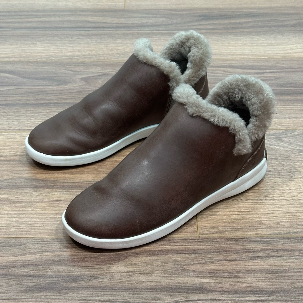 Olukai Malua Hula Boots in Warm Taupe/Off White Size 8